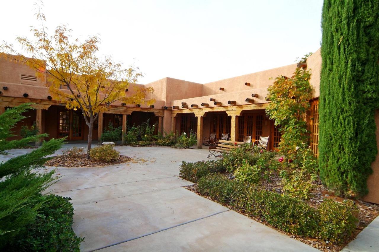 Courtyard Page At Lake Powell Hotell Exteriör bild