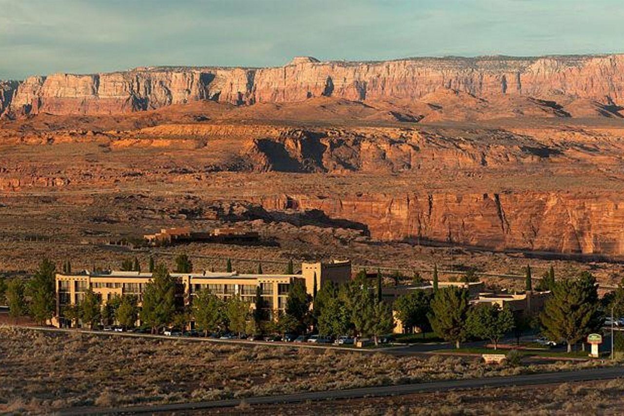 Courtyard Page At Lake Powell Hotell Exteriör bild